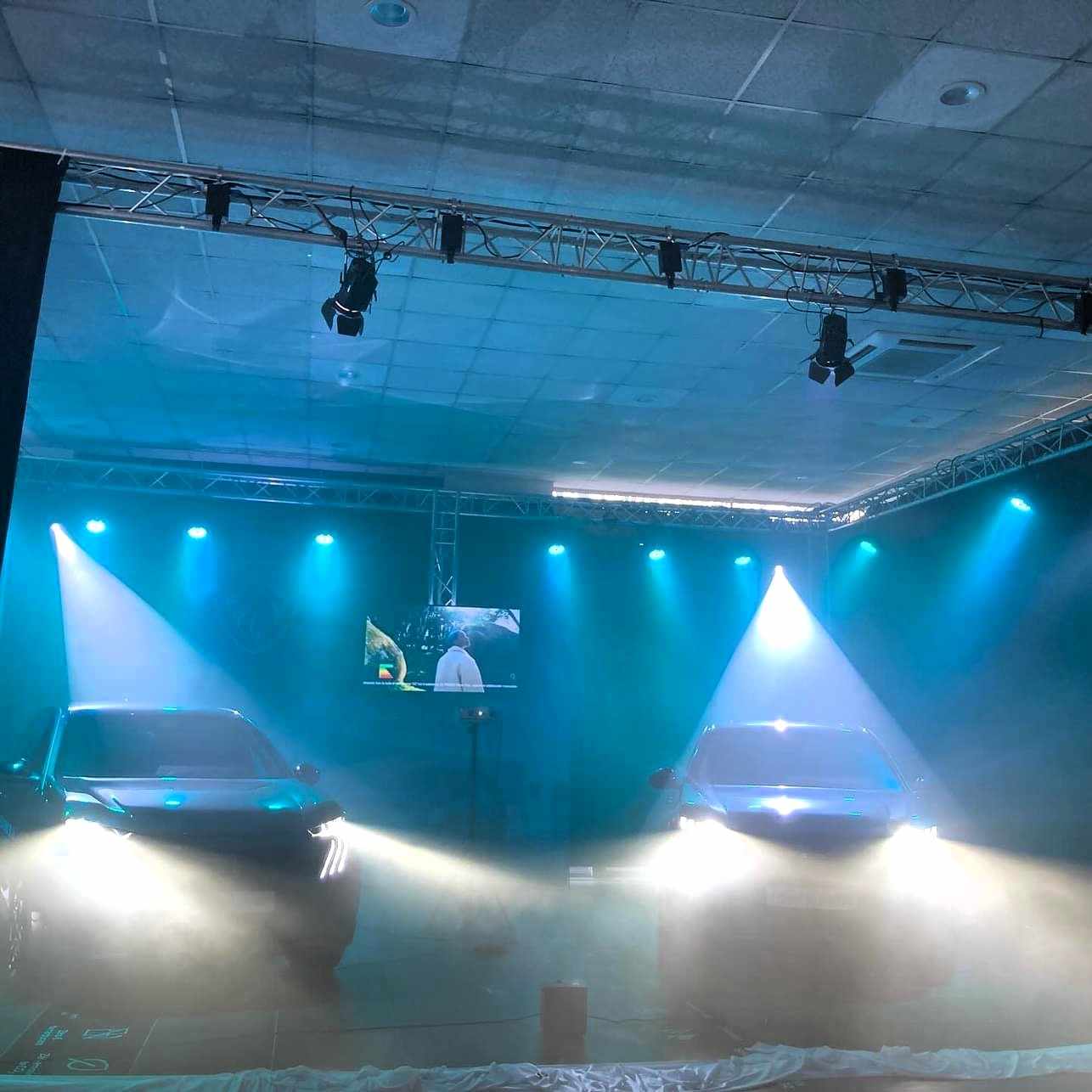 Projecteur de scène avec rayons laser à Théhillac